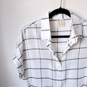 NWOT Women’s Short Sleeve Button-up Blouse | Size M